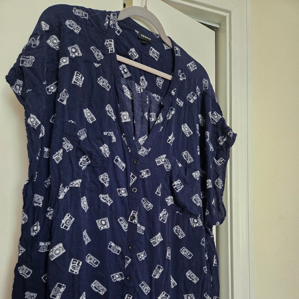 Torrid blue harper blouse camera print size 4x